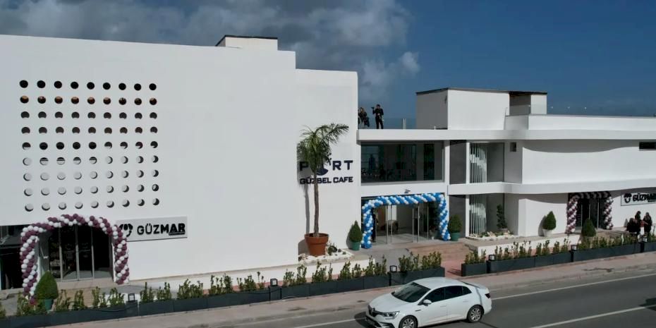 İzmir Güzelbahçe’de çifte açılış