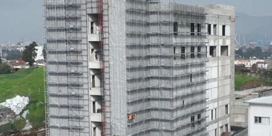 İzmir'de Eşrefpaşa Hastanesi'nin yeni binasında sona doğru