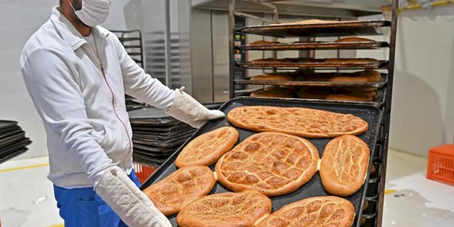 Antalya'da ramazan sofralarına uygun fiyatlı pide
