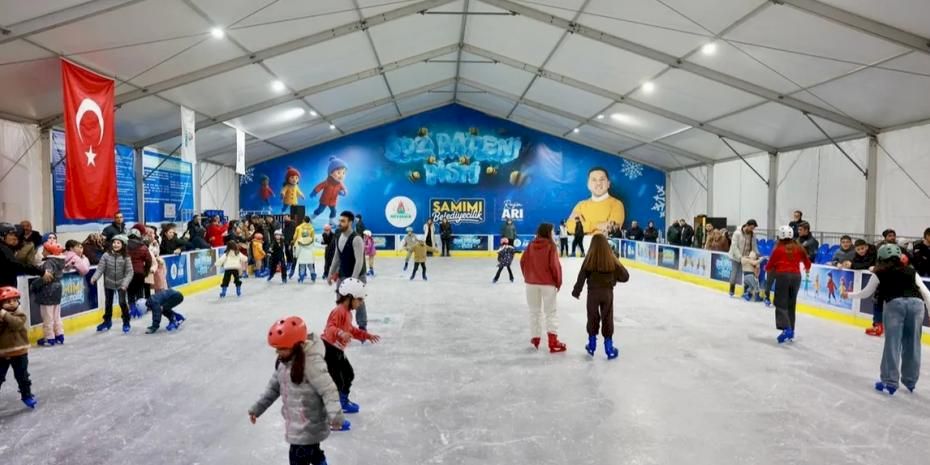 Nevşehir'de buz pateni pisti açıldı