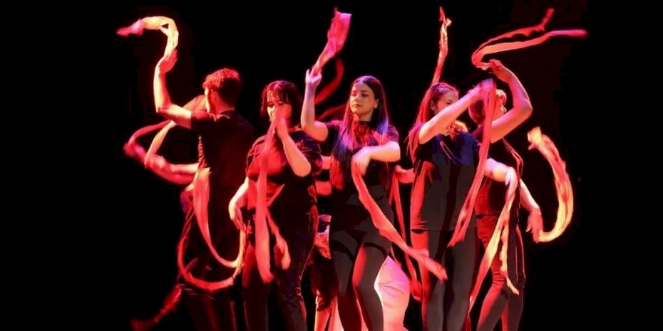 Kocaeli'de 40 yıllık tiyatroculara taş çıkarttılar