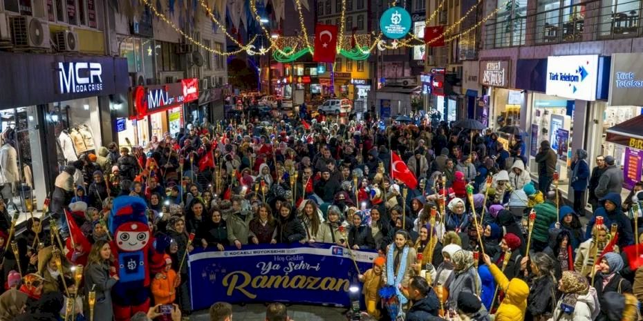 Gebze'de Ramazan'a özel 'Fener Alayı'