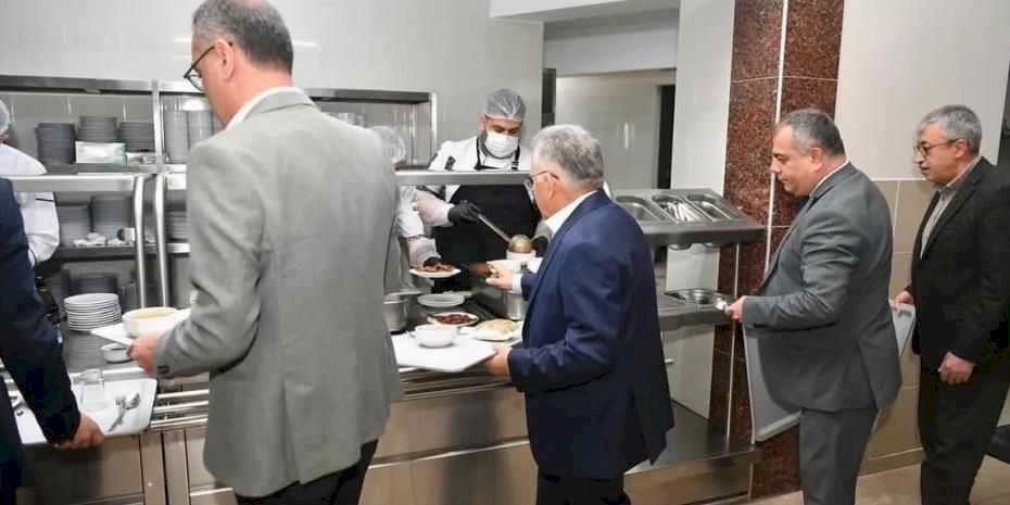 KASKİ personeline Başkan Büyükkılıç morali