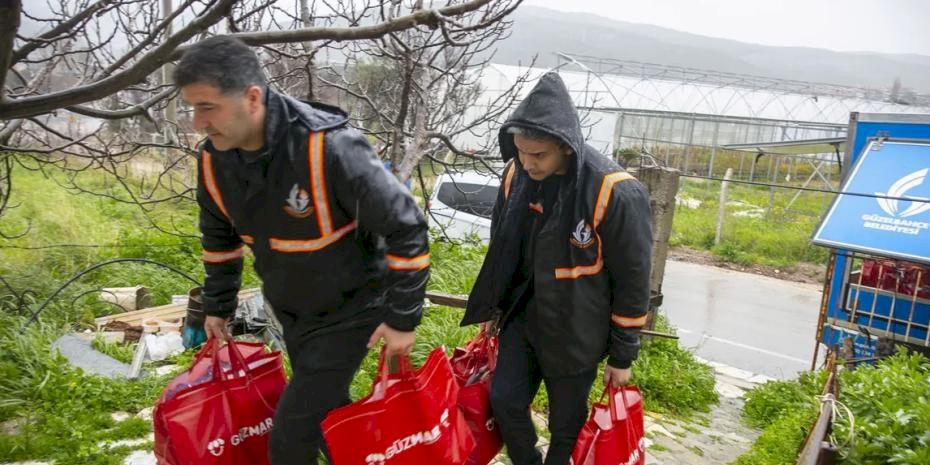 İzmir Güzelbahçe'de 350 aileye 3 milyonluk Ramazan desteği