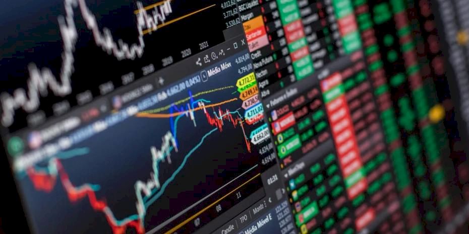 Teknolojinin Gelişimi Bireysel Yatırımlardaki Dönüşümü Nasıl Etkiliyor?