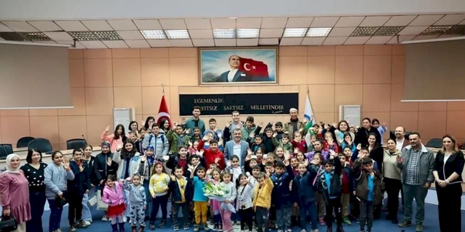 Denizli'de çocukların yüzü Büyükşehir ile gülüyor