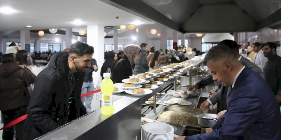 AİÇÜ’de ilk iftar öğrencilerle açıldı