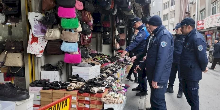 Kayseri zabıtasından kaldırım harekatı