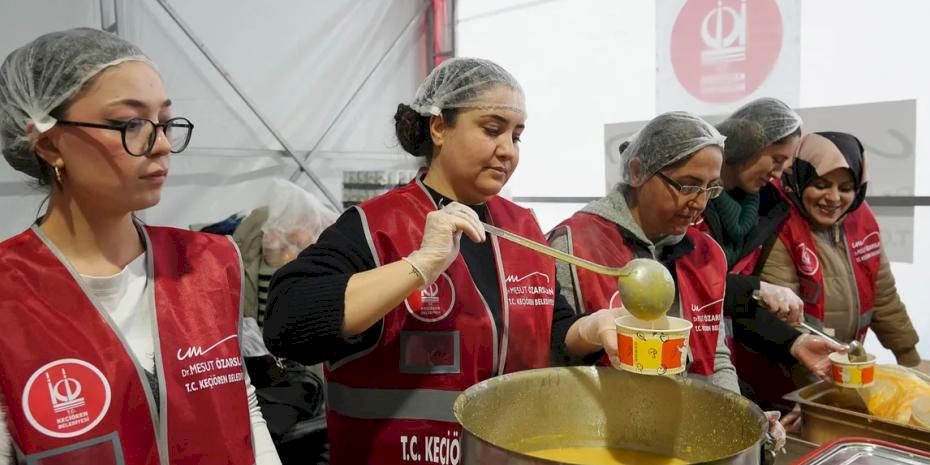 Ankara Keçiören'de sıcak aş ve kumanya ikramı