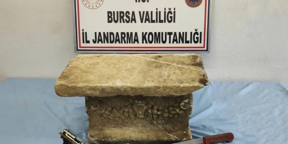 Bursa’da tarihi eser operasyonunda lahit ve objeler ele geçirildi