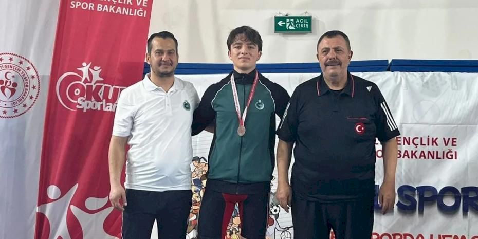 Halter ve güreşte Karatay rüzgarı