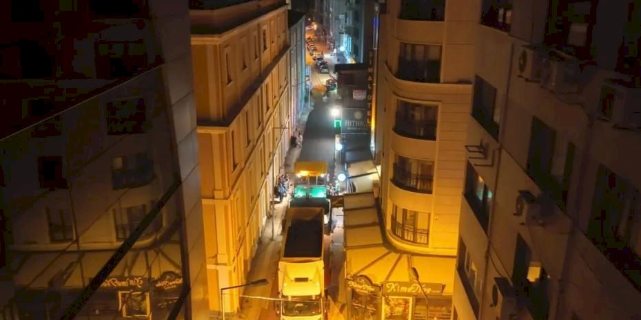 Alsancak’ta altyapısı tamamlanan sokaklar asfaltlanıyor