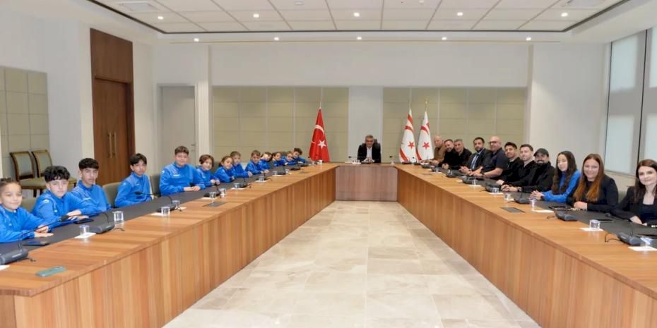 KKTC Cumhurbaşkanı Erhürman, sporcularla buluştu