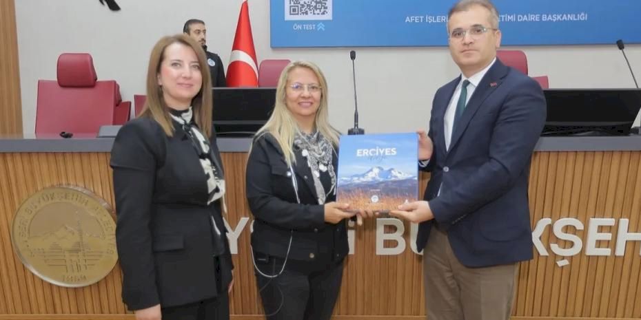 Kayseri Büyükşehr'den arama kurtaram ekibin bulaşıcı hastalık eğitimi