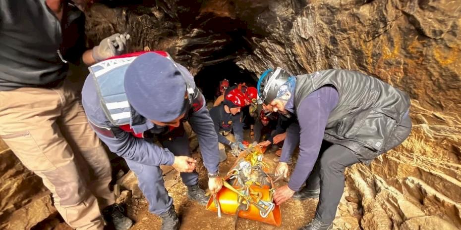 İzmir Selçuk’ta mağarada 9 saatlik kurtarma seferberliği
