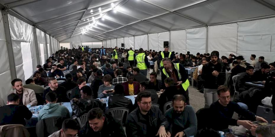 Sakarya’da farklı renk ve coğrafyadan binler birlikte oruç açıyor