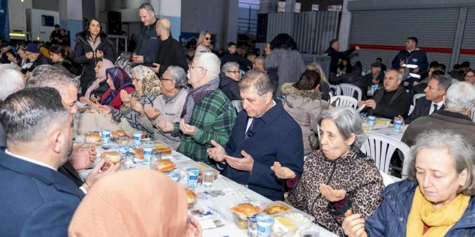 Başkan Tugay binlerce Bucalıyla aynı sofrada buluştu
