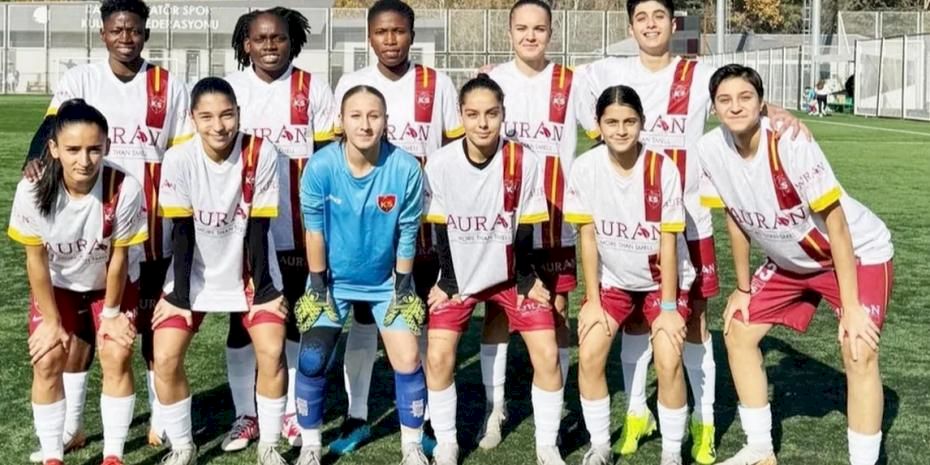 Auran Kayseri Kadın Futbol Kulübü'nden namağlup başarı