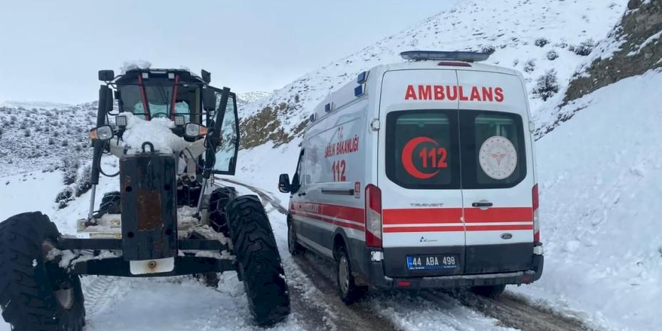 Malatya'da ekipler karla mücadele için seferber