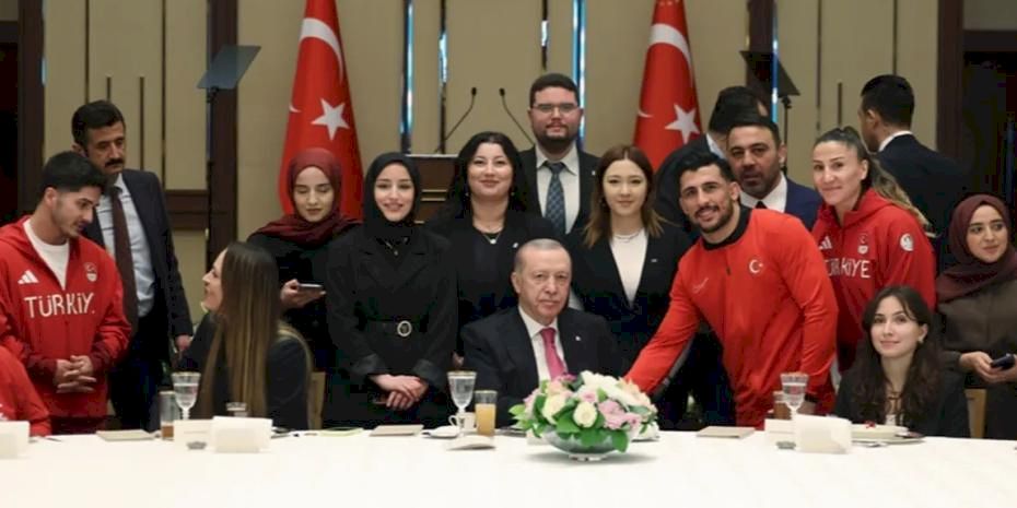 Erdoğan'dan gençliğe güven: Türkiye'yi sizlerle bugünlere getirdik