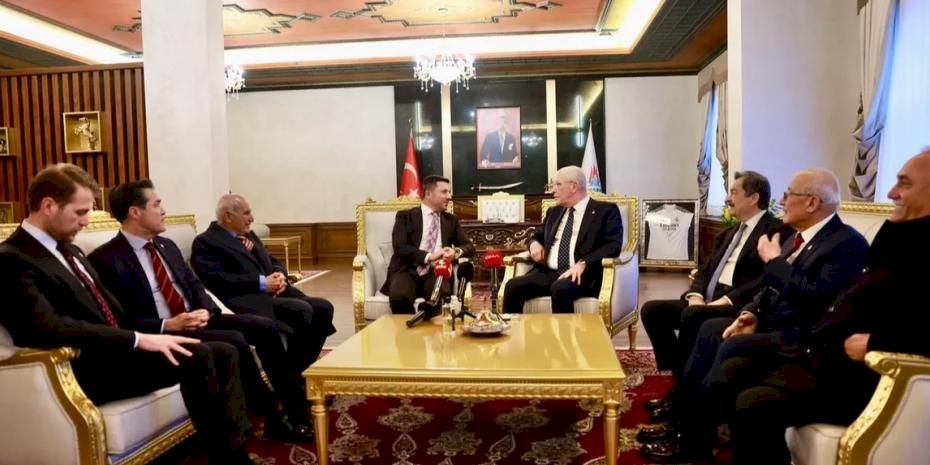 Müsavat Dervişoğlu orucunu Nevşehirlilerle açtı