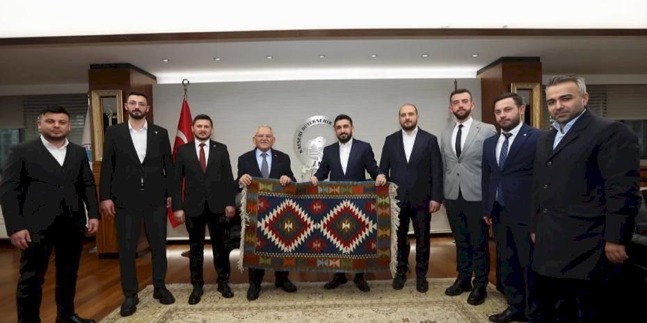 Memduh Büyükkılıç TÜGVA Genel Başkanı'nı ağırladı