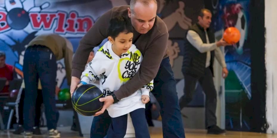 Kocaeli'nin Bilgievleri'nden baba-oğul bowling turnuvası
