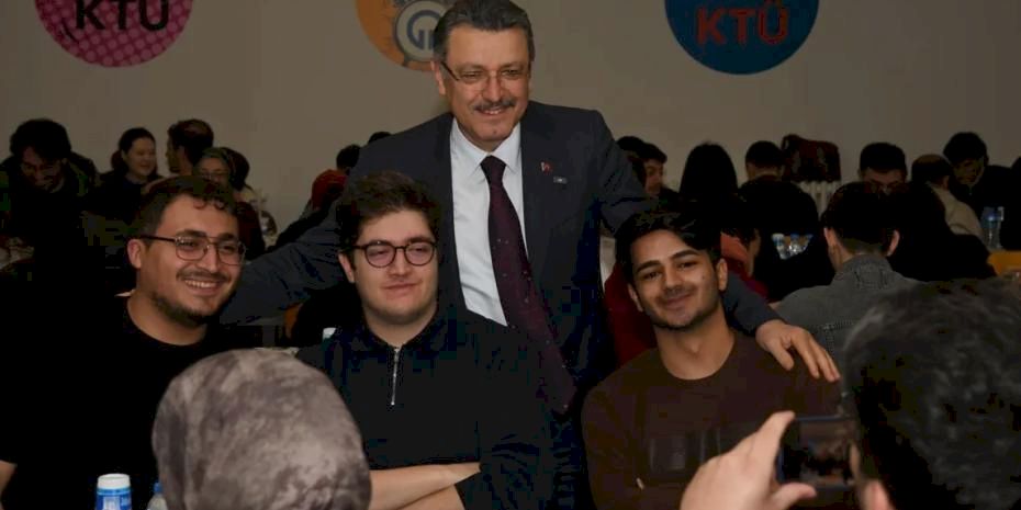 Başkan Genç, KTÜ’lü öğrencilerle iftar sofrasında buluştu