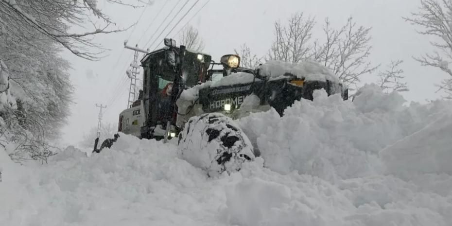 Ordu'da Büyükşehir ekipleri karla mücadelede sahada