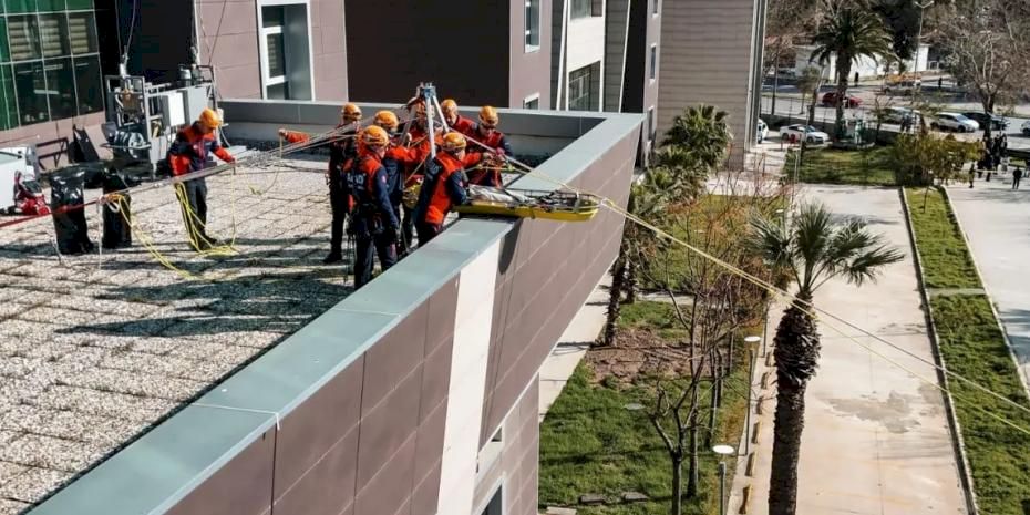 İzmir Adliyesi’nde nefes kesen bomba tatbikatı