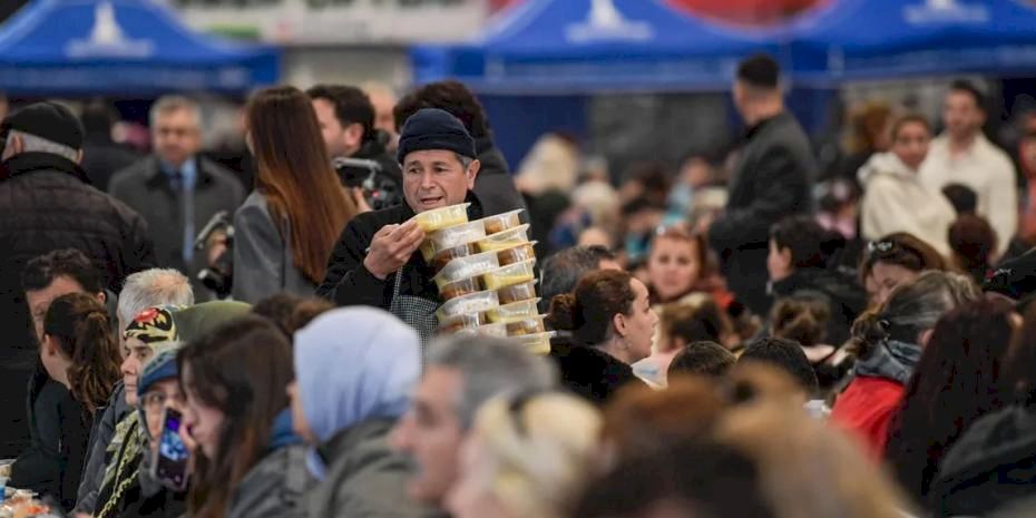İzmir'de Balçovalılar aynı sofrada buluştu