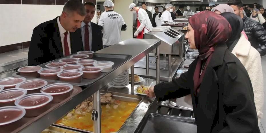 Ağrı'da Rektör Gülçin öğrencilerle buluştu