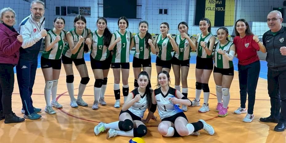 Artvin’in genç sultanlarından net galibiyet