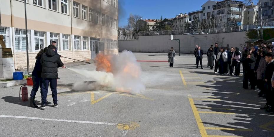 Ankara’da öğrencilere afet ve yangın eğitimi