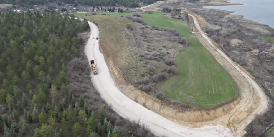Çorum Çomar Barajı’nda yol genişletme çalışmaları sürüyor