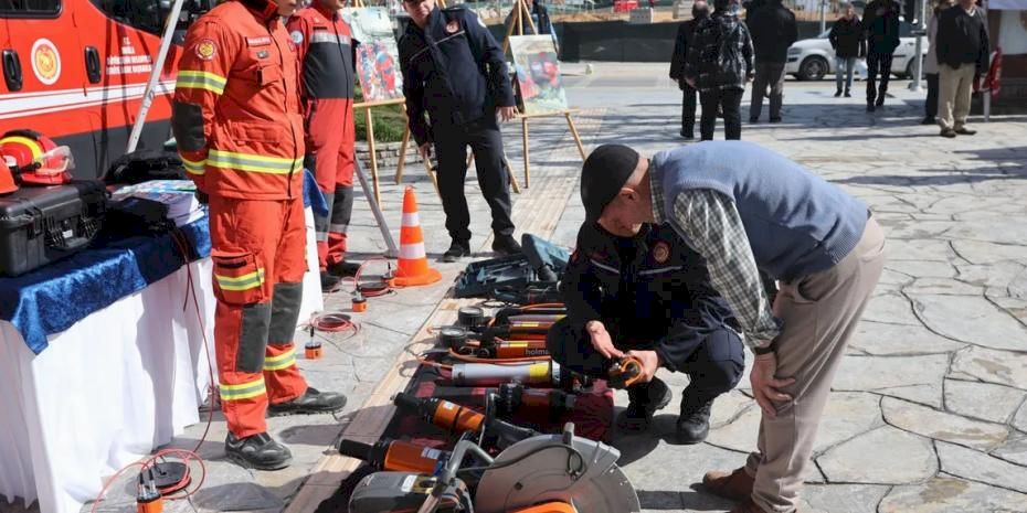 Muğla Menteşe Meydanı'ndan afet mesajı verdi