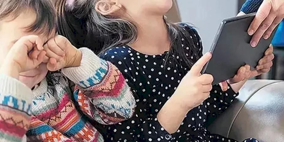 15 yaş altına sosyal medya düzenlemesi geliyor... Doğum ve babalık izinleri artıyor!