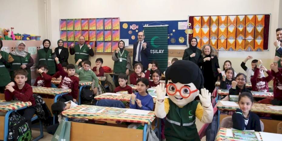 Yeşilay farkındalığı için ilk ders zili 'bağımsız gelecek' için çaldı