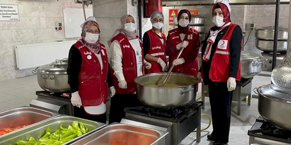 Erzurum'da üniversite öğrencilerine 'anne eli' iftar