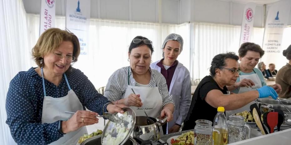 İzmir'de Mahalle Mutfağı açıldı