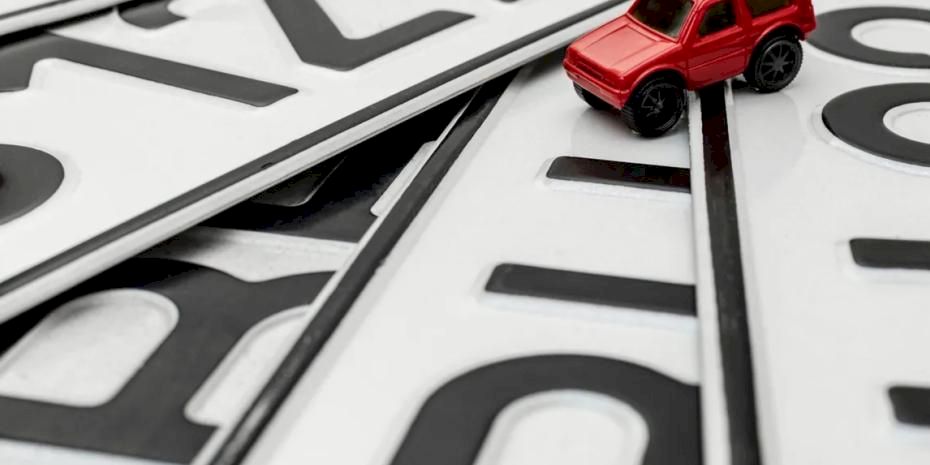 APP plaka gündemde! Ceza yememek için nasıl değiştirilir?