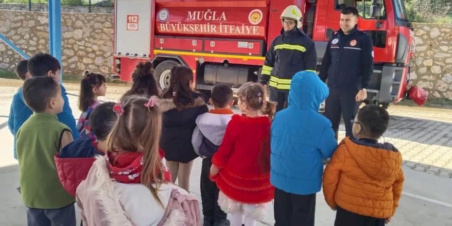 Miniklere yangın güvenliği eğitimi