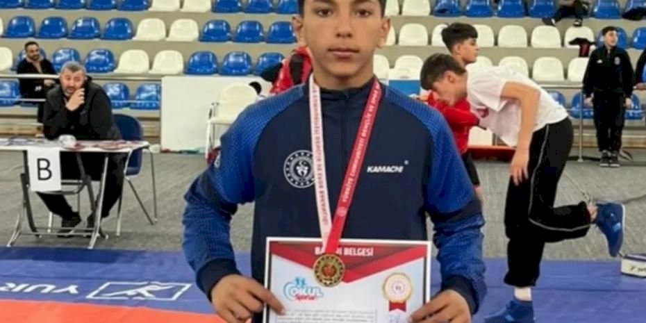 Ağrı'nın gururu Berat Çelik Rize’de şampiyon oldu