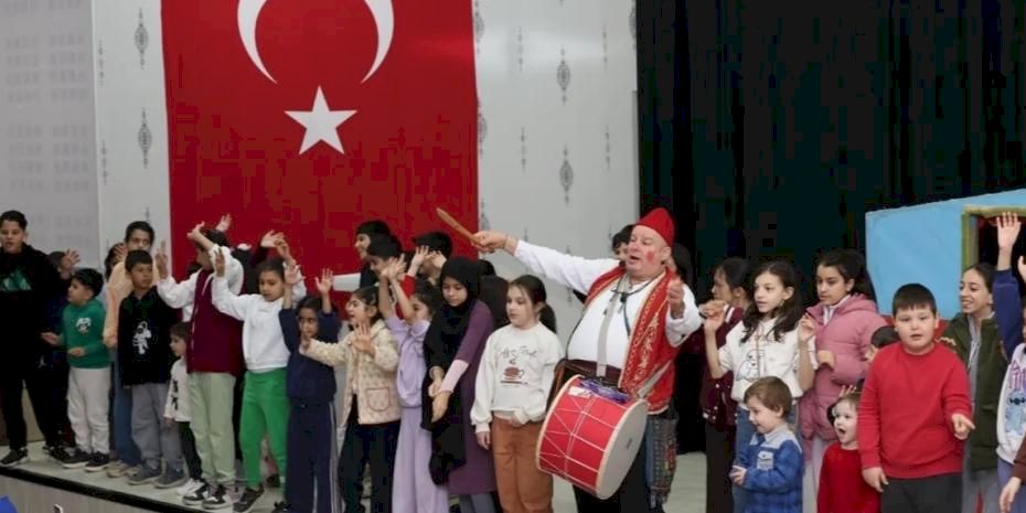 Kartepe’de Minikler Tiyatroyla Eğlendi