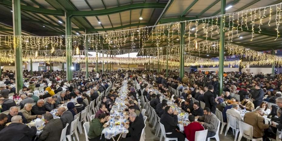 Başkan Seçer Tarsuslularla iftar sofrasında buluştu