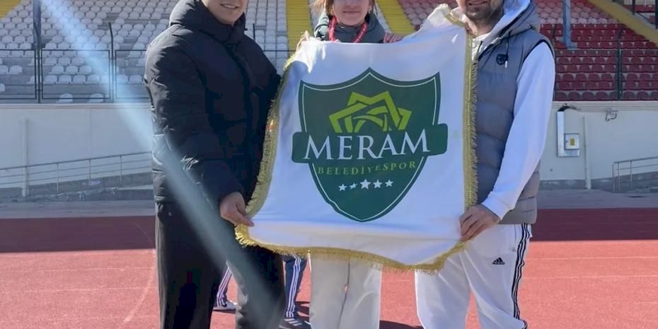 Konya'da Meramlı sporculardan okçulukta çifte başarı