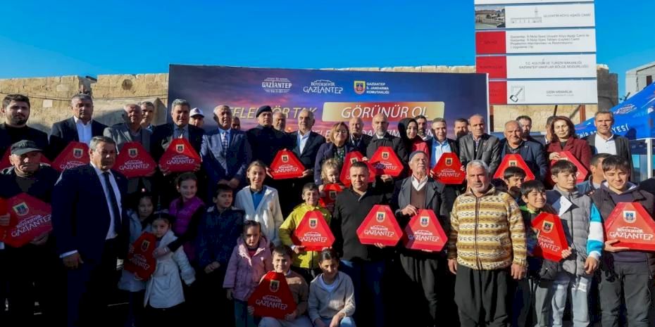 Gaziantep’te “Reflektör Tak, Görünür Ol” projesinde ilk dağıtım gerçekleştirildi