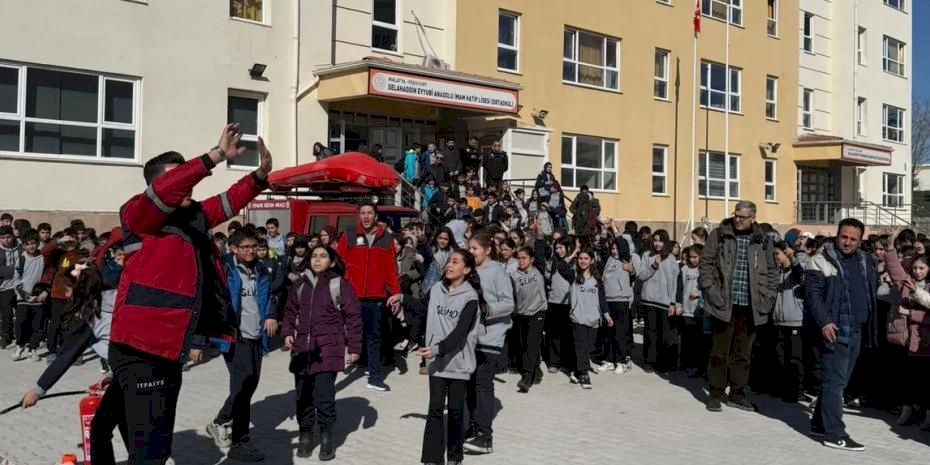 Malatya Büyükşehir'den öğrencilere afet bilinci