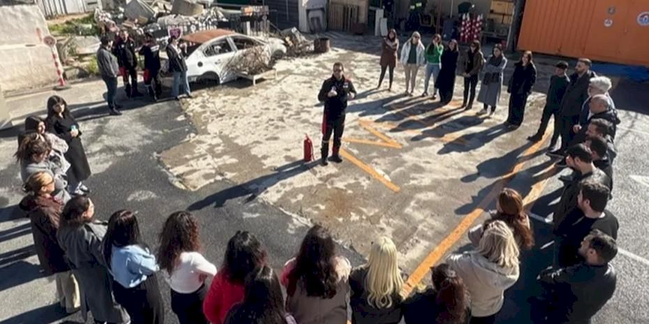 İstanbul Maltepe'de öğretmenlere yangın müdahale eğitimi verildi