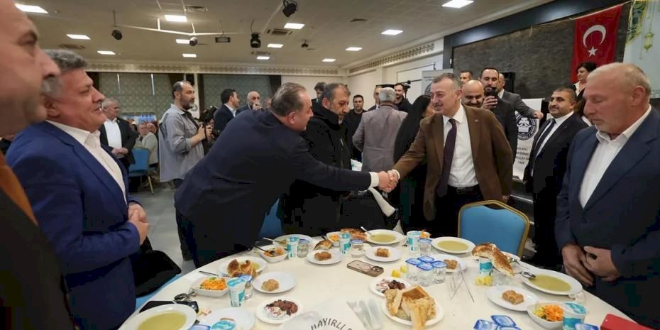 Başkan Büyükakın pazarcı esnafıyla birlikte oruç açtı